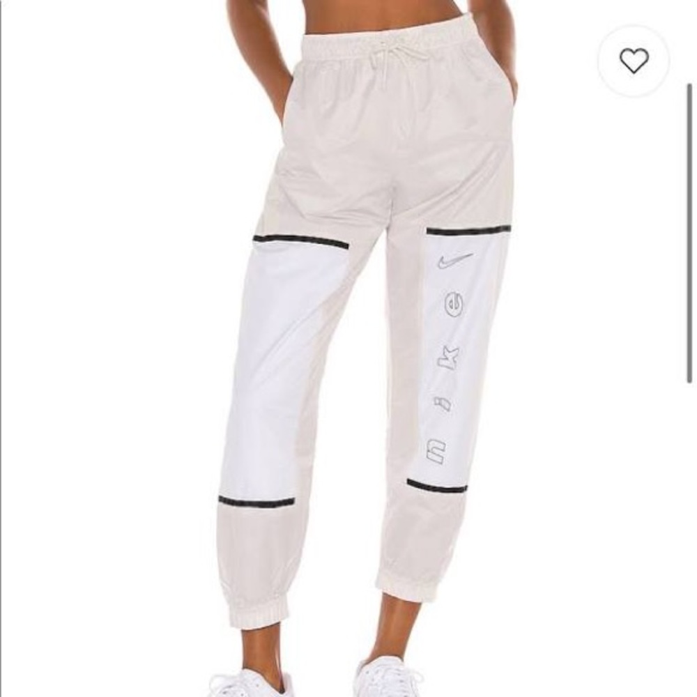 Nike sportswear wonan’s woven pants